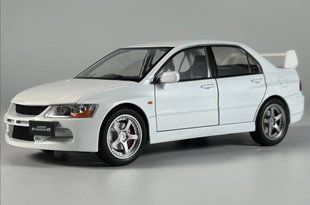 Машинка масштаб Mitsubishi Lancer Evolution 1:24, колекційна,білий 6095 фото