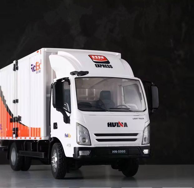 Фургон на радіокеруванні,масштаб 1:18, зі світлом та звуковим ефектом 22433 фото