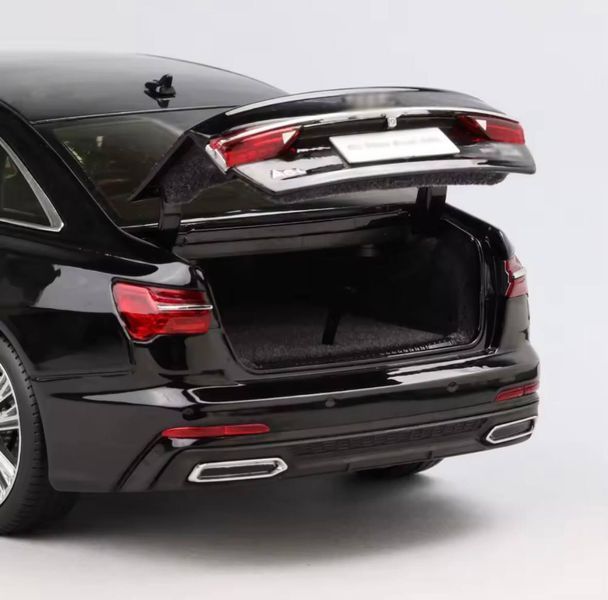 Машинка Audi RS 7 металева, масштаб 1:18, з пультом ,колекційна, black 11222 фото